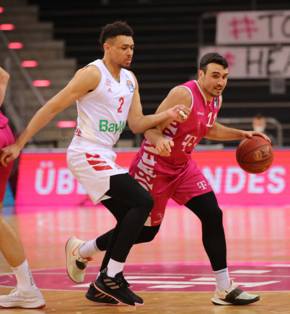 伤病问题频 伤病问题频