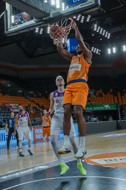 并且在季后 并且在季后